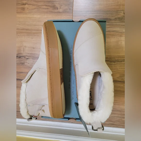 TOMS Women's Paxton Mid Top Boots Cream Suede with Faux Fur Size 8 - Picture 9 of 12